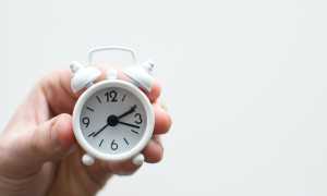 Почему я просыпаюсь в 3 часа ночи? Причины и решения