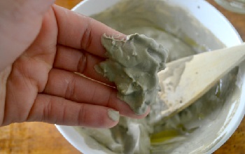 Маска из косметической глины