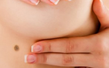 Родинка под грудью Родинка под грудью